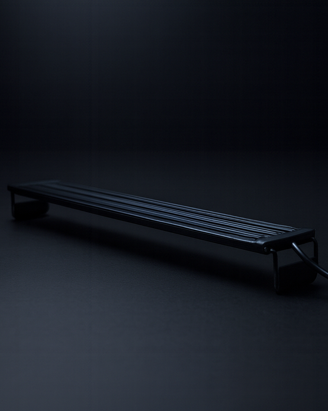 SKRw LUMINARIA LED BLACK SLIM 30 a 35CM 9W AZ/BR BV